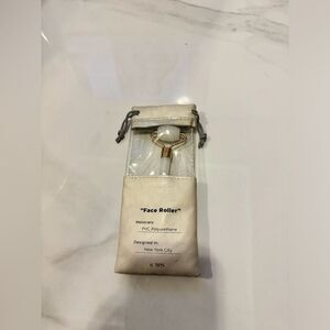 Face roller with a little bag #18